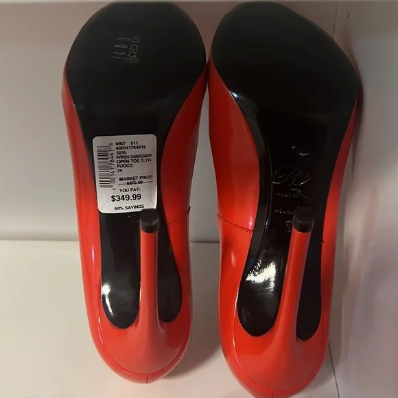 Never been used Roger Vivier
Leather Peep-Toe Pumps
39 (9)
Fuoco Red - Picture 4 of 4